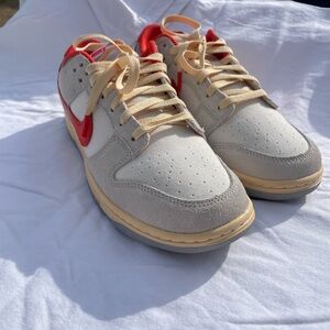 Nike Dunk Lows 8.5 in Picante Red